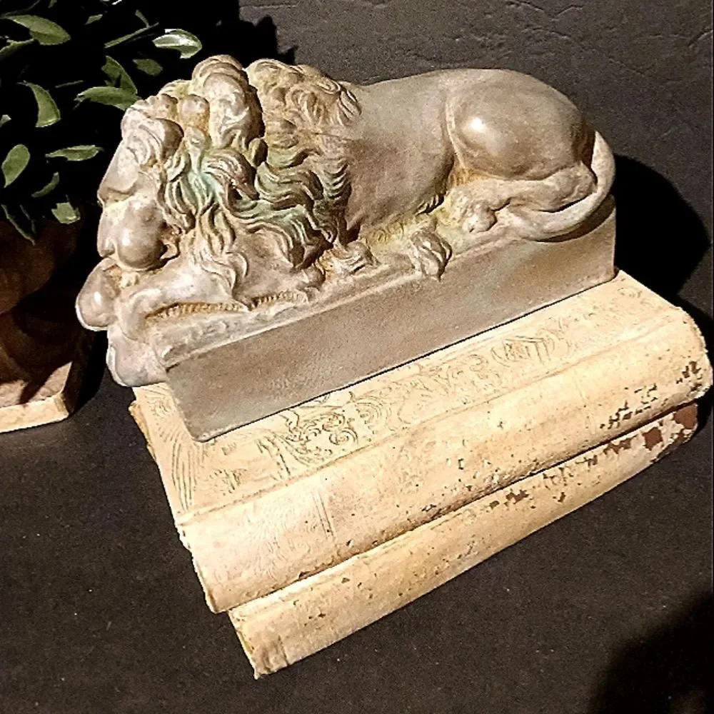Sleeping Lion Sculpture on Books of Religion RARE & UNIQUE - Picture 3 of 17